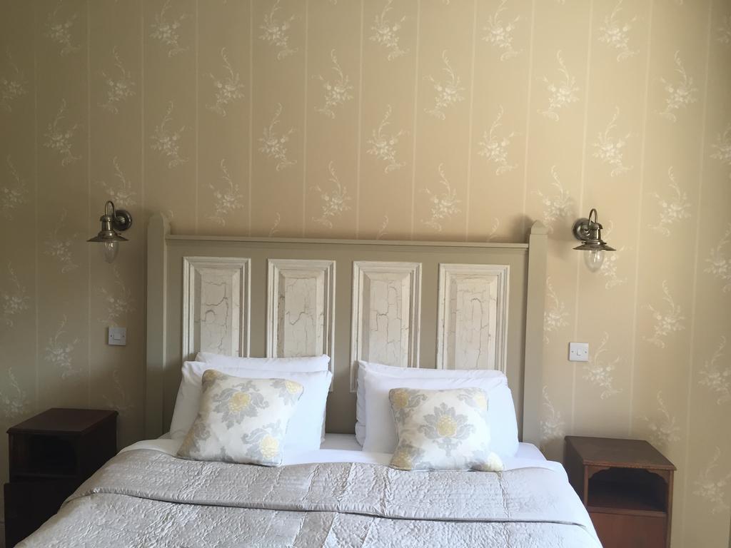 Riverbank, Country Pub And Guesthouse 카리크마크로스 외부 사진