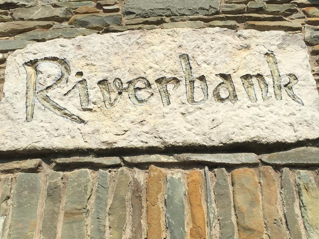 Riverbank, Country Pub And Guesthouse 카리크마크로스 외부 사진