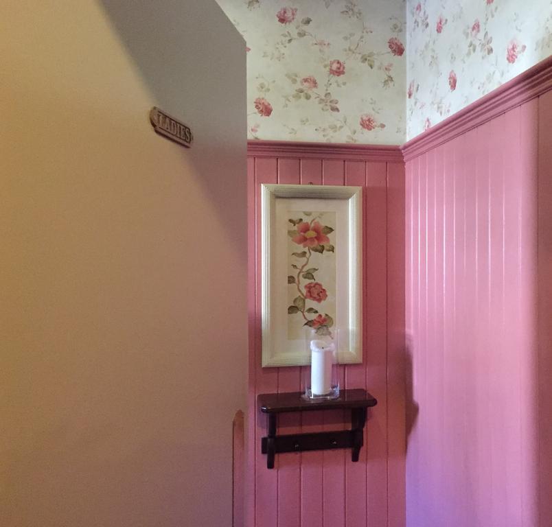 Riverbank, Country Pub And Guesthouse 카리크마크로스 외부 사진