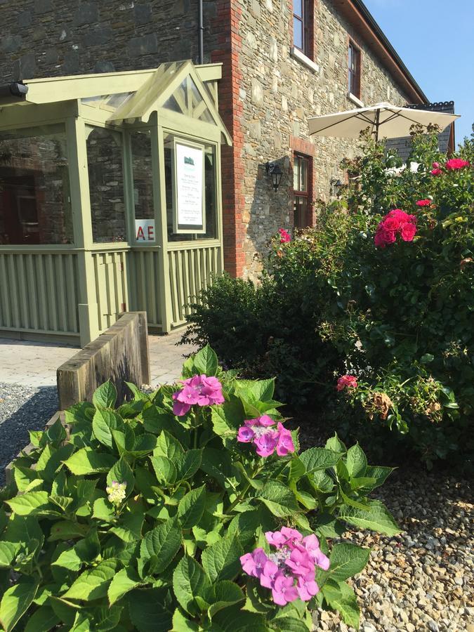 Riverbank, Country Pub And Guesthouse 카리크마크로스 외부 사진